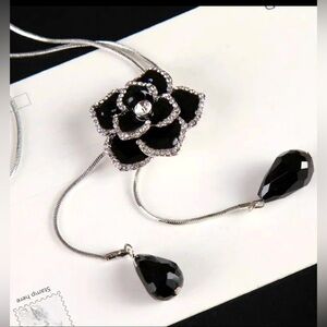 🌺Elegant Flower Rhinestone Sweater Chain Necklace 🌺